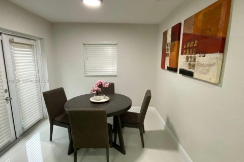 Casa en alquiler en Oakland Park, Florida, 3 dormitorios, 99.96 m2 № 2019738 - foto 10