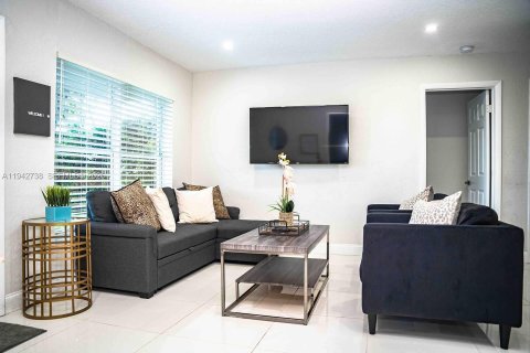 Casa en alquiler en Oakland Park, Florida, 3 dormitorios, 99.96 m2 № 2019738 - foto 8