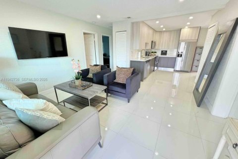 Casa en alquiler en Oakland Park, Florida, 3 dormitorios, 99.96 m2 № 2019738 - foto 7