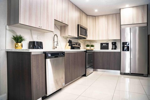 Casa en alquiler en Oakland Park, Florida, 3 dormitorios, 99.96 m2 № 2019738 - foto 5