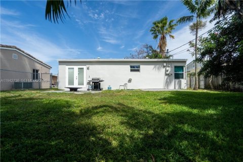 Casa en alquiler en Oakland Park, Florida, 3 dormitorios, 99.96 m2 № 2019738 - foto 12
