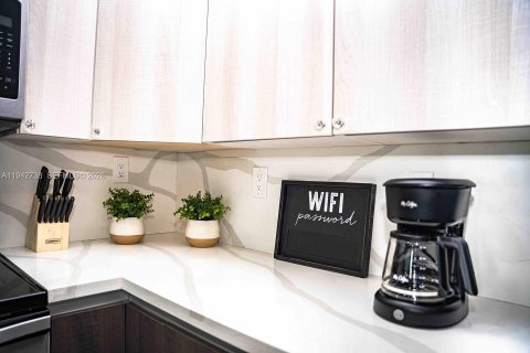 Casa en alquiler en Oakland Park, Florida, 3 dormitorios, 99.96 m2 № 2019738 - foto 6