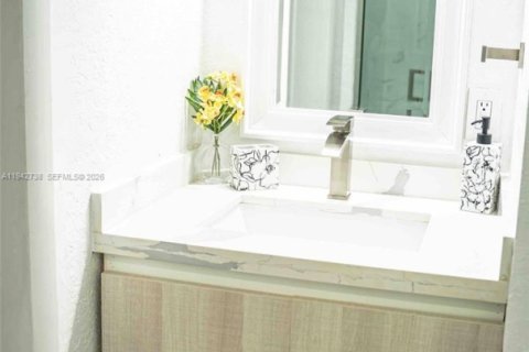 Casa en alquiler en Oakland Park, Florida, 3 dormitorios, 99.96 m2 № 2019738 - foto 15