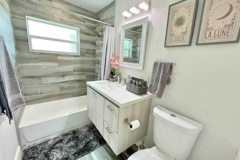 Casa en alquiler en Oakland Park, Florida, 3 dormitorios, 99.96 m2 № 2019738 - foto 13