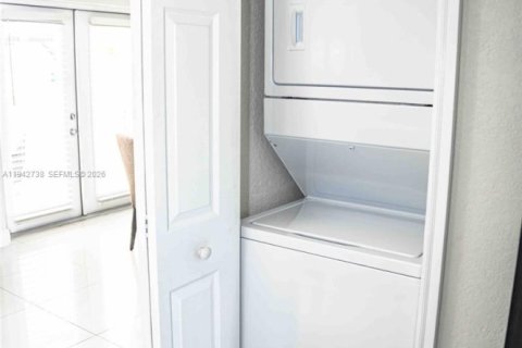 Casa en alquiler en Oakland Park, Florida, 3 dormitorios, 99.96 m2 № 2019738 - foto 14