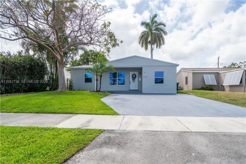 Casa en alquiler en Oakland Park, Florida, 3 dormitorios, 99.96 m2 № 2019738 - foto 2