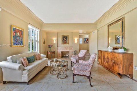 House in Coral Gables, Florida 6 bedrooms, 516.63 sq.m. № 2058556 - photo 10