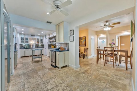 House in Coral Gables, Florida 6 bedrooms, 516.63 sq.m. № 2058556 - photo 26