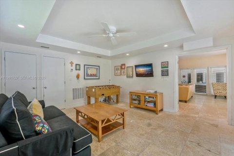 House in Coral Gables, Florida 6 bedrooms, 516.63 sq.m. № 2058556 - photo 22