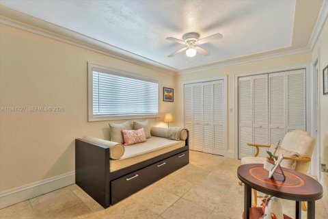 House in Coral Gables, Florida 6 bedrooms, 516.63 sq.m. № 2058556 - photo 24