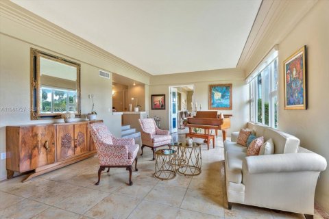 House in Coral Gables, Florida 6 bedrooms, 516.63 sq.m. № 2058556 - photo 8