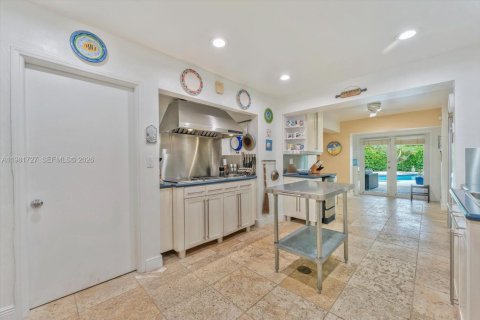 House in Coral Gables, Florida 6 bedrooms, 516.63 sq.m. № 2058556 - photo 27