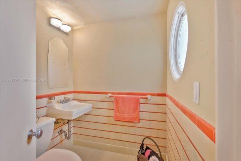 House in Coral Gables, Florida 6 bedrooms, 516.63 sq.m. № 2058556 - photo 6