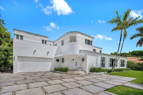 House in Coral Gables, Florida 6 bedrooms, 516.63 sq.m. № 2058556 - photo 3