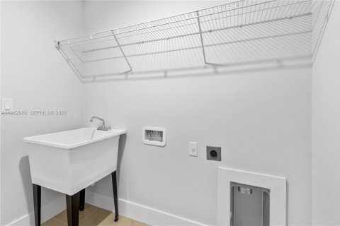 House in Lehigh Acres, Florida 4 bedrooms, 162.49 sq.m. № 1999246 - photo 30