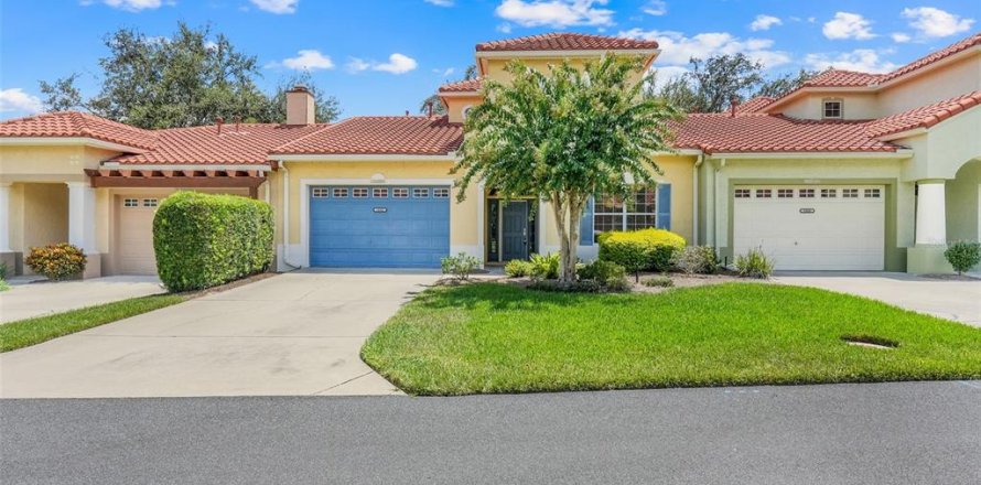 House in Lady Lake, Florida 3 bedrooms, 210.98 sq.m. № 1855505