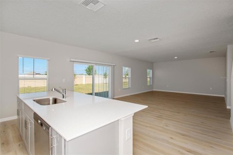 House in Haines City, Florida 5 bedrooms, 268.3 sq.m. № 2149536 - photo 11