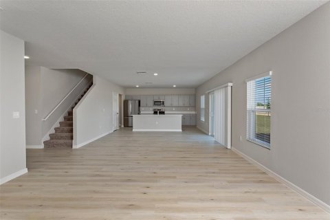 House in Haines City, Florida 5 bedrooms, 268.3 sq.m. № 2149536 - photo 3