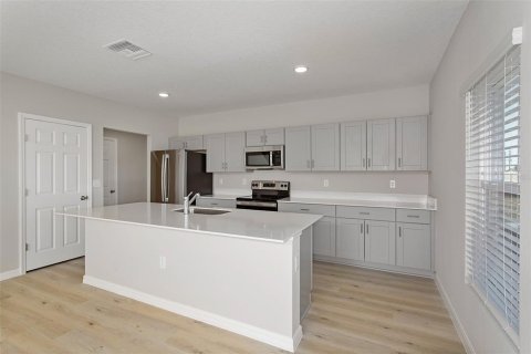 House in Haines City, Florida 5 bedrooms, 268.3 sq.m. № 2149536 - photo 5