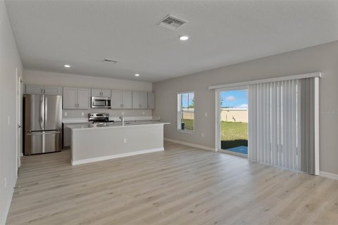 House in Haines City, Florida 5 bedrooms, 268.3 sq.m. № 2149536 - photo 12