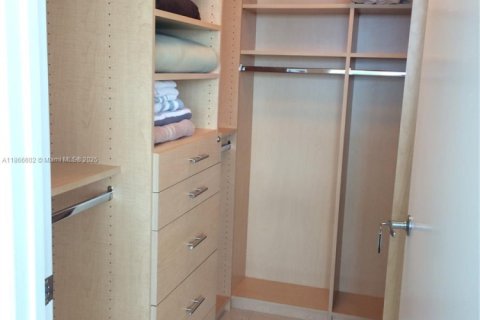 Copropriété à vendre à Hallandale Beach, Floride: 1 chambre, 80.92 m2 № 1979360 - photo 12