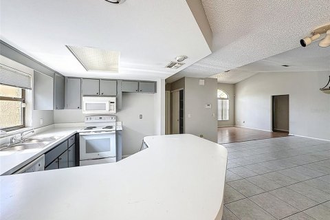 House in Spring Hill, Florida 3 bedrooms, 162.58 sq.m. № 1776971 - photo 17