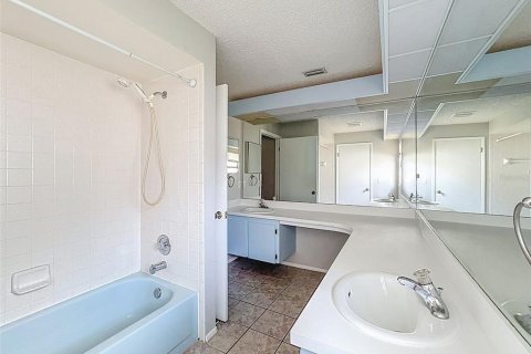 House in Spring Hill, Florida 3 bedrooms, 162.58 sq.m. № 1776971 - photo 24