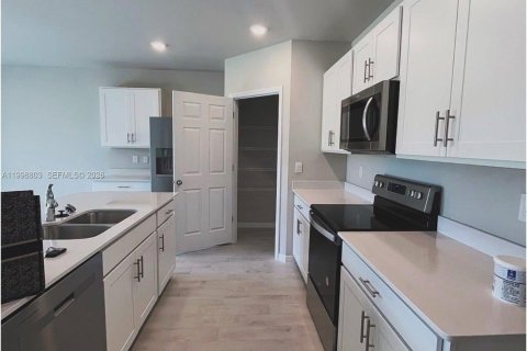 Casa en alquiler en Cape Coral, Florida, 4 dormitorios, 187.66 m2 № 2060919 - foto 2