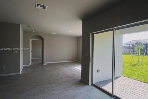 Casa en alquiler en Cape Coral, Florida, 4 dormitorios, 187.66 m2 № 2060919 - foto 4