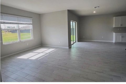 Casa en alquiler en Cape Coral, Florida, 4 dormitorios, 187.66 m2 № 2060919 - foto 3