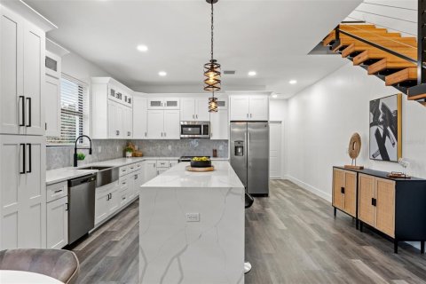 Touwnhouse à vendre à Pinellas Park, Floride: 3 chambres, 218.41 m2 № 2152102 - photo 9