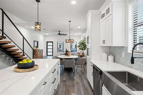 Touwnhouse à vendre à Pinellas Park, Floride: 3 chambres, 218.41 m2 № 2152102 - photo 8