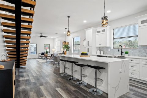 Touwnhouse à vendre à Pinellas Park, Floride: 3 chambres, 218.41 m2 № 2152102 - photo 7