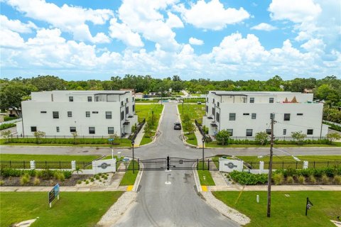 Touwnhouse à vendre à Pinellas Park, Floride: 3 chambres, 218.41 m2 № 2152102 - photo 2