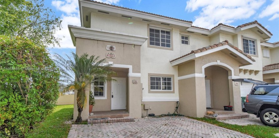 Townhouse in Homestead, Florida 2 bedrooms, 112.6 sq.m. № 1892829