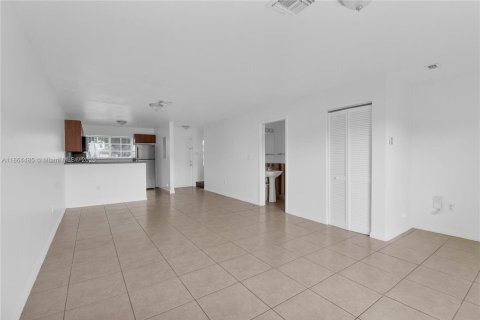 Townhouse in Homestead, Florida 2 bedrooms, 112.6 sq.m. № 1892829 - photo 3