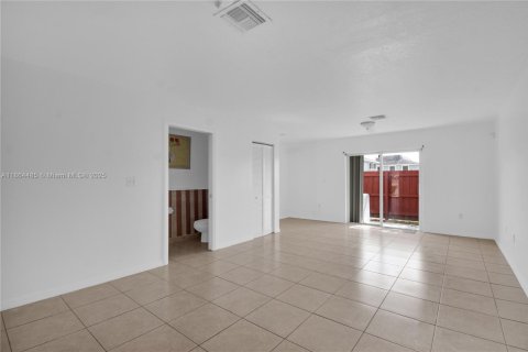 Townhouse in Homestead, Florida 2 bedrooms, 112.6 sq.m. № 1892829 - photo 9