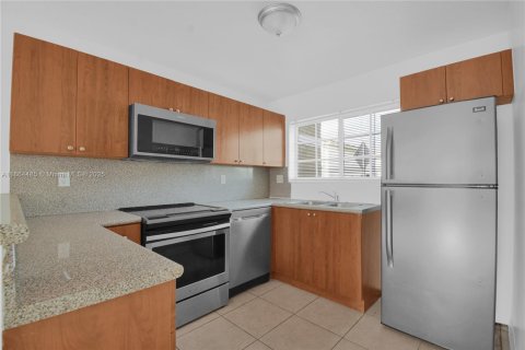 Townhouse in Homestead, Florida 2 bedrooms, 112.6 sq.m. № 1892829 - photo 11