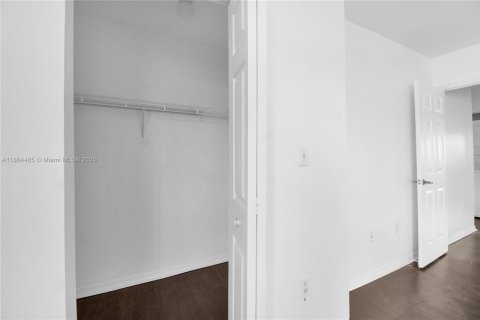 Townhouse in Homestead, Florida 2 bedrooms, 112.6 sq.m. № 1892829 - photo 20