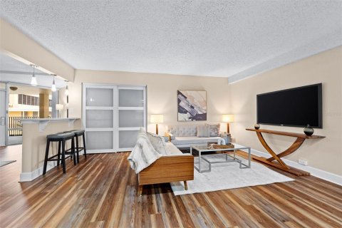Condo in Orlando, Florida, 2 bedrooms  № 2201836 - photo 22