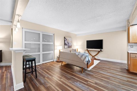 Condo in Orlando, Florida, 2 bedrooms  № 2201836 - photo 21