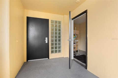 Condo in Orlando, Florida, 2 bedrooms  № 2201836 - photo 9