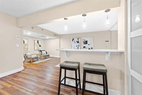 Condo in Orlando, Florida, 2 bedrooms  № 2201836 - photo 16