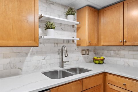 Condo in Orlando, Florida, 2 bedrooms  № 2201836 - photo 26