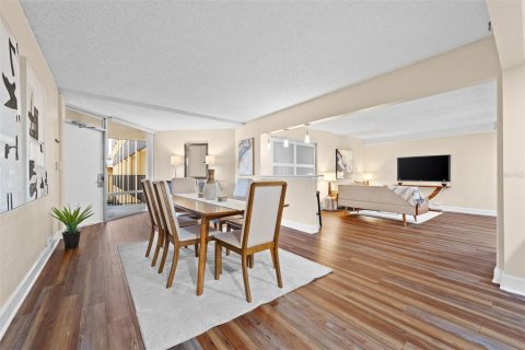 Condo in Orlando, Florida, 2 bedrooms  № 2201836 - photo 19