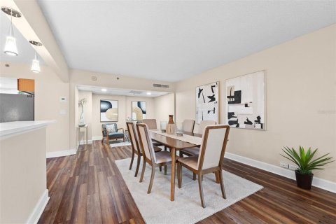 Condo in Orlando, Florida, 2 bedrooms  № 2201836 - photo 12