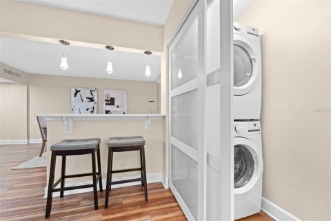 Condo in Orlando, Florida, 2 bedrooms  № 2201836 - photo 17