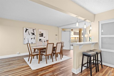 Condo in Orlando, Florida, 2 bedrooms  № 2201836 - photo 15
