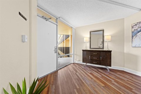 Condo in Orlando, Florida, 2 bedrooms  № 2201836 - photo 10