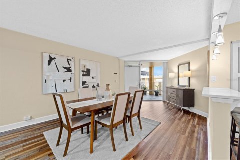 Condo in Orlando, Florida, 2 bedrooms  № 2201836 - photo 14
